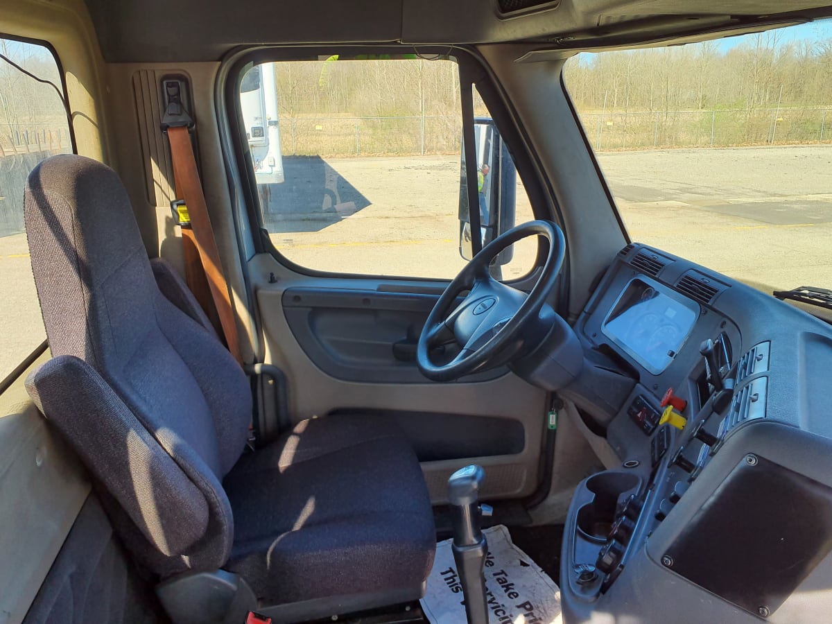 2014 Freightliner/Mercedes CASCADIA 125 530153