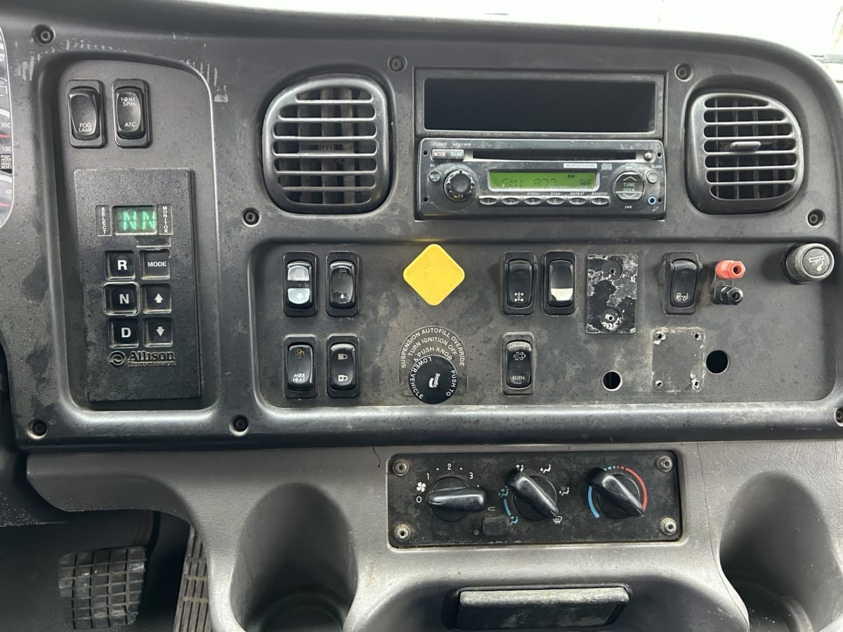 2014 Freightliner/Mercedes M2 106 531055