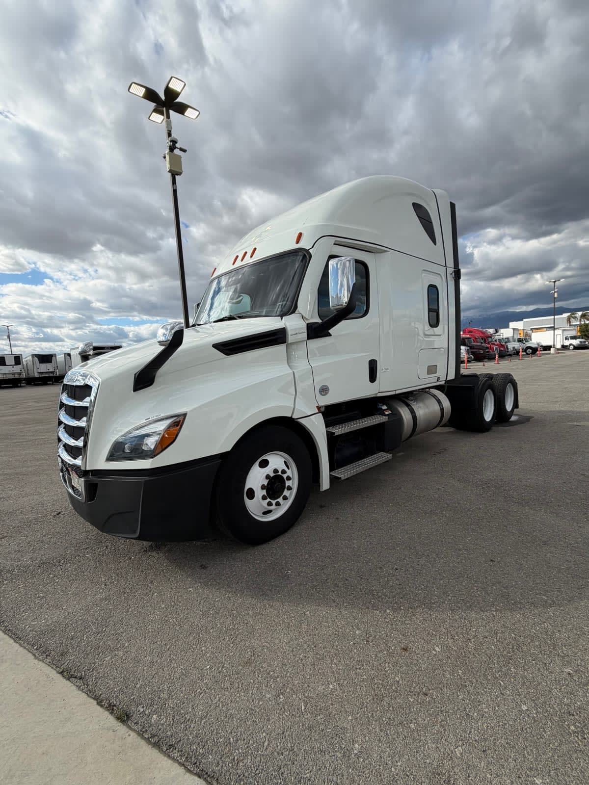 2022 Freightliner - image 3