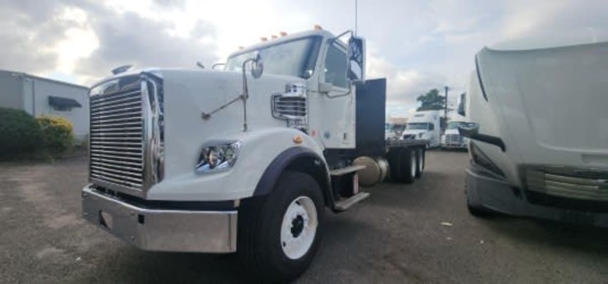 2014 Freightliner/Mercedes CORONADO 132 532330