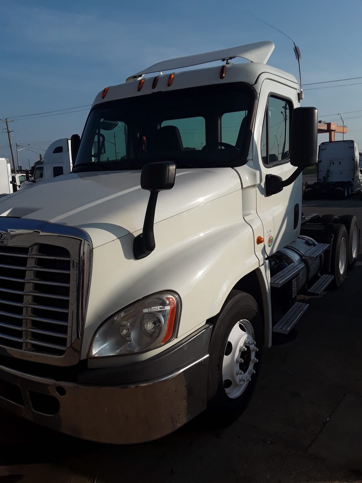 Freightliner/Mercedes CASCADIA 125 VEH-535253