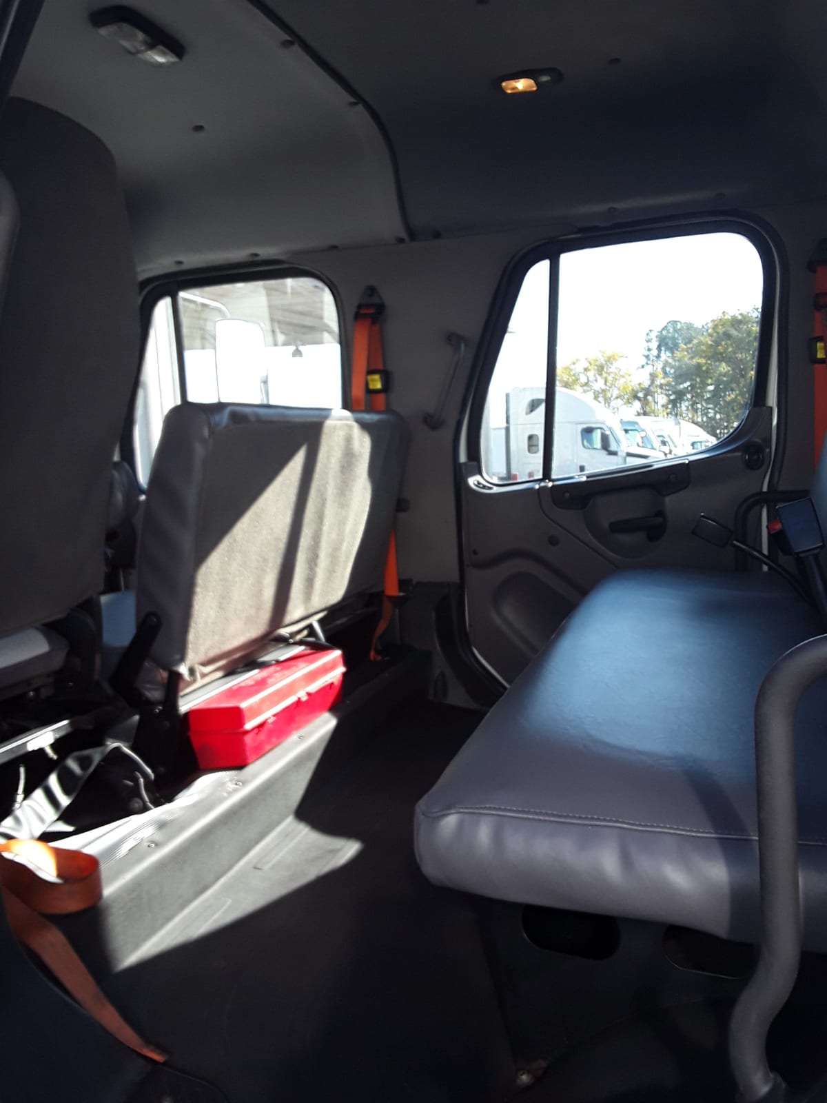 2014 Freightliner/Mercedes M2 106 536551