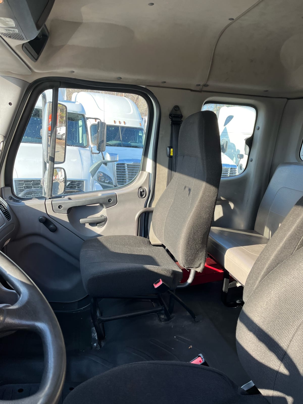 2014 Freightliner/Mercedes M2 106 536593