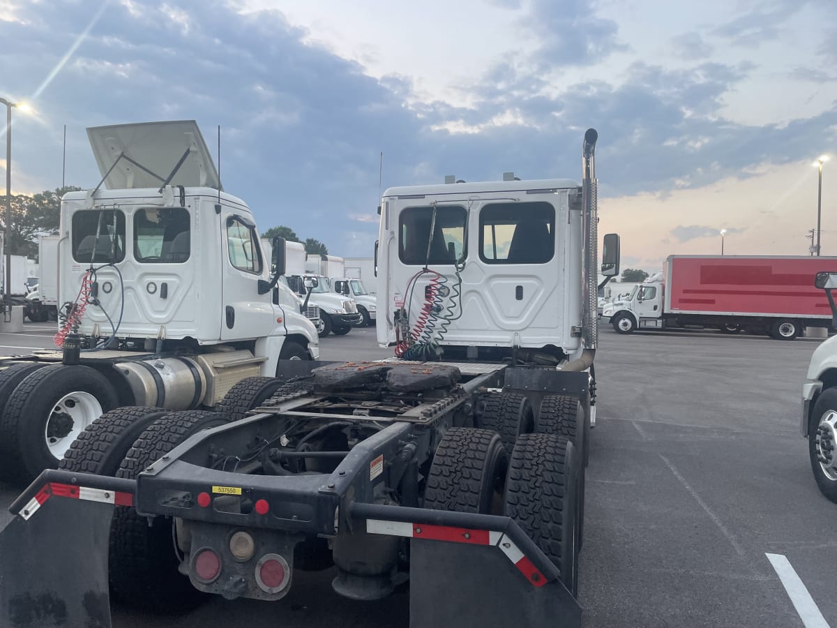 2019 Freightliner/Mercedes CASCADIA 113" DAYCAB 537550