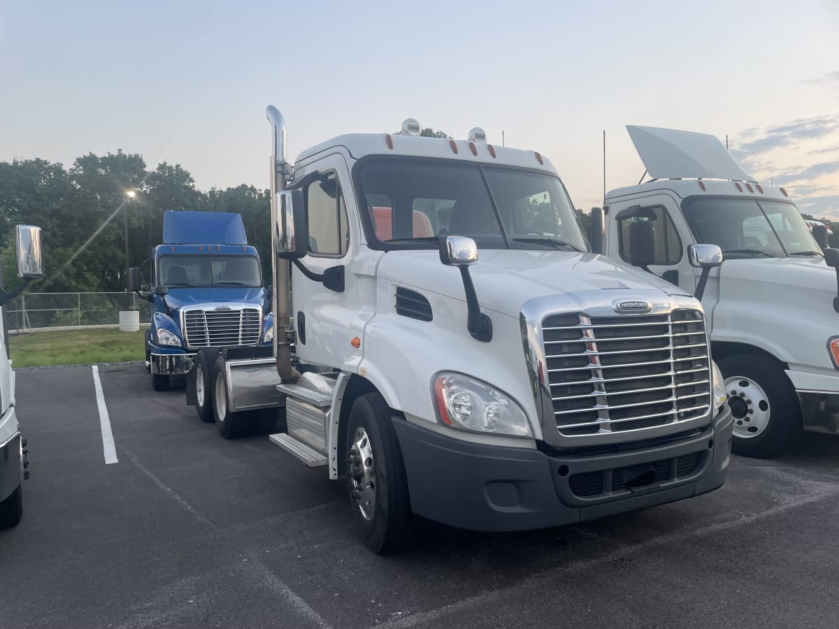 2019 Freightliner/Mercedes CASCADIA 113" DAYCAB 537550