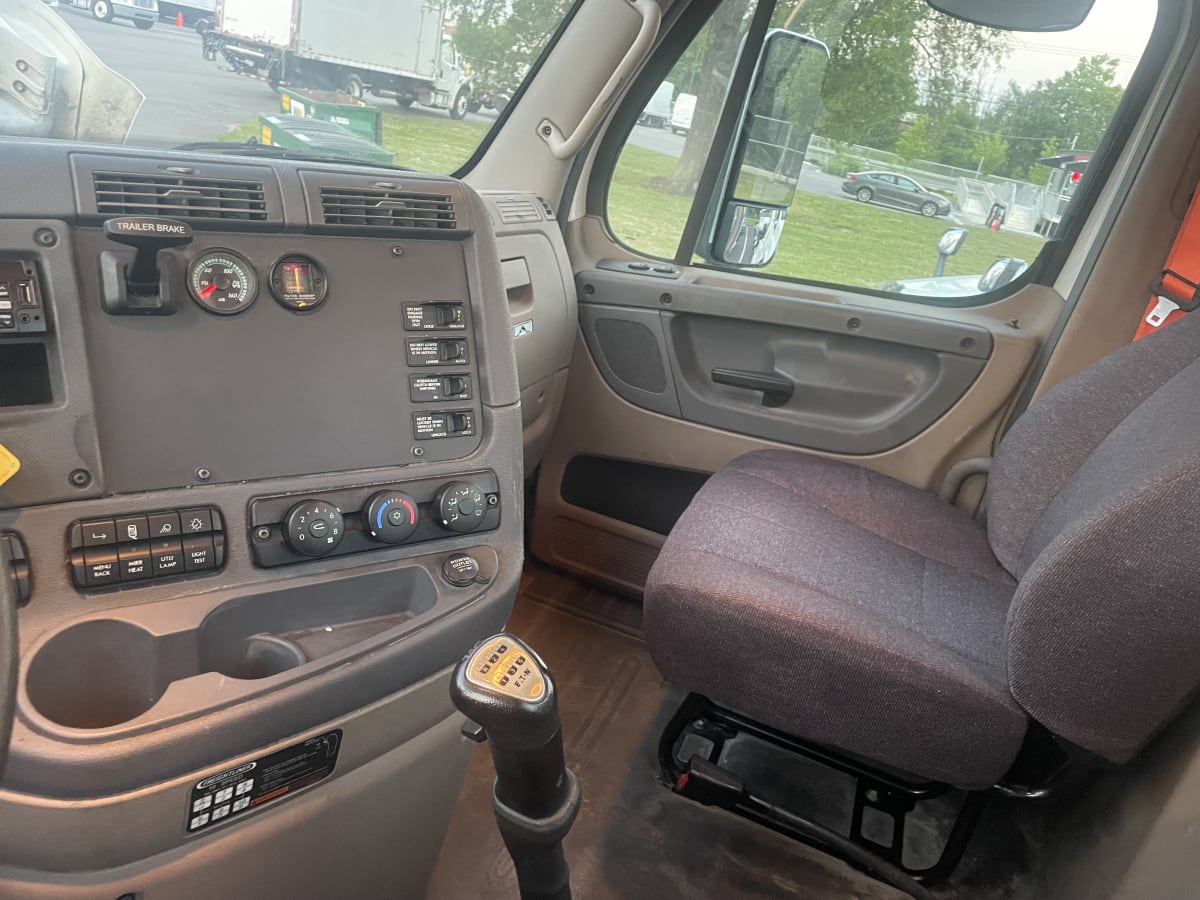 2019 Freightliner/Mercedes CASCADIA 113" DAYCAB 537550