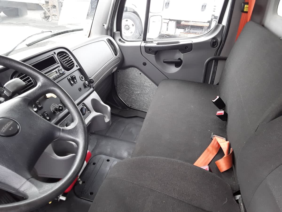 2014 Freightliner M2 106 537556