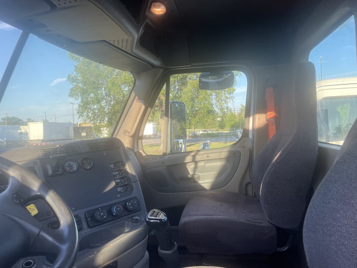 2019 Freightliner/Mercedes CASCADIA 113" DAYCAB 537865