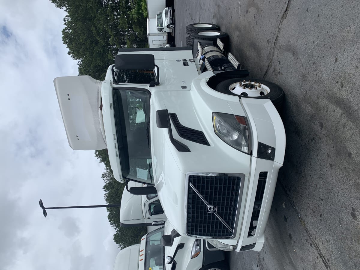 2014 Volvo VNL64TRACTOR 538525