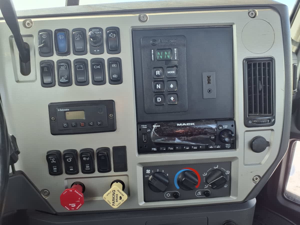 2014 Mack Trucks, Inc. GU 800 539108