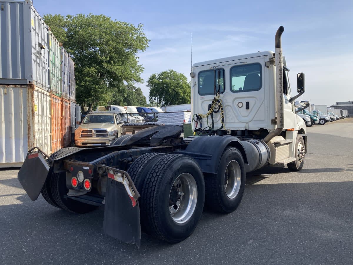 2022 Freightliner Cascadia in Springfield, MA — photo 4