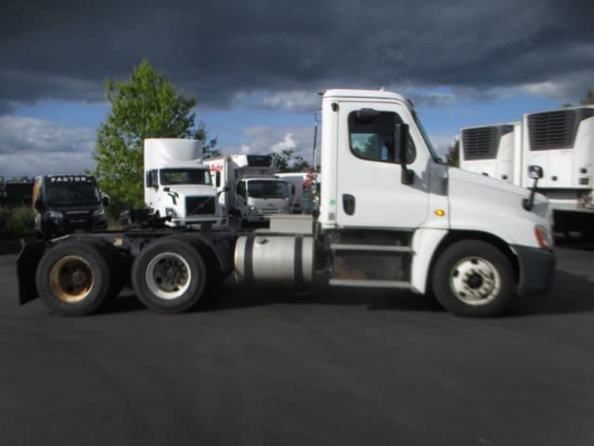 2014 Freightliner/Mercedes CASCADIA 125 540285