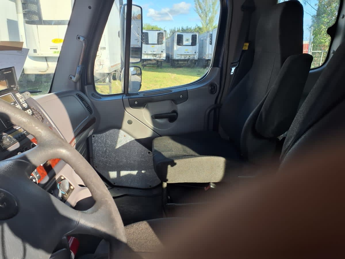 2014 Freightliner M2 106 - image 8