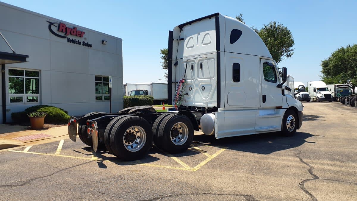 2022 Freightliner Cascadia in Bolingbrook, IL — photo 4