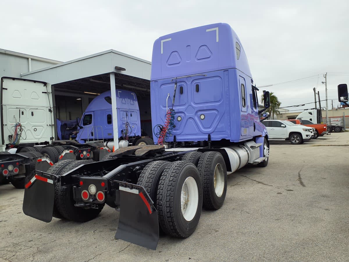 2022 Freightliner - image 4