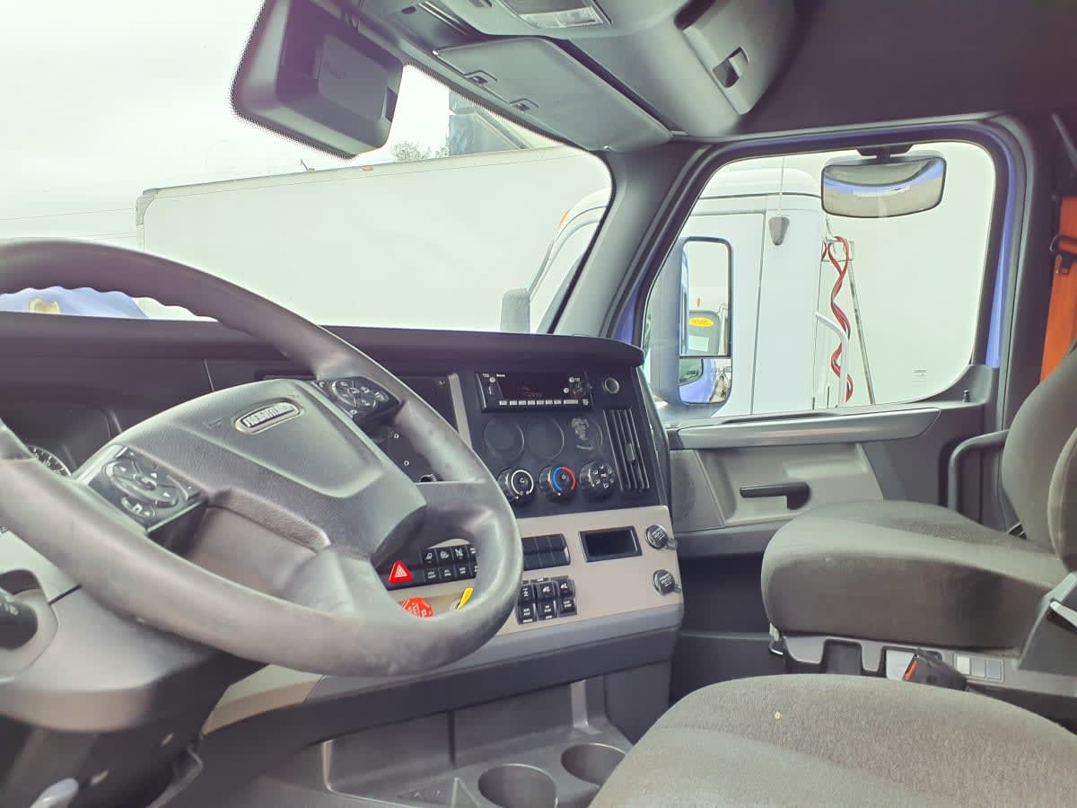 2022 Freightliner - image 7