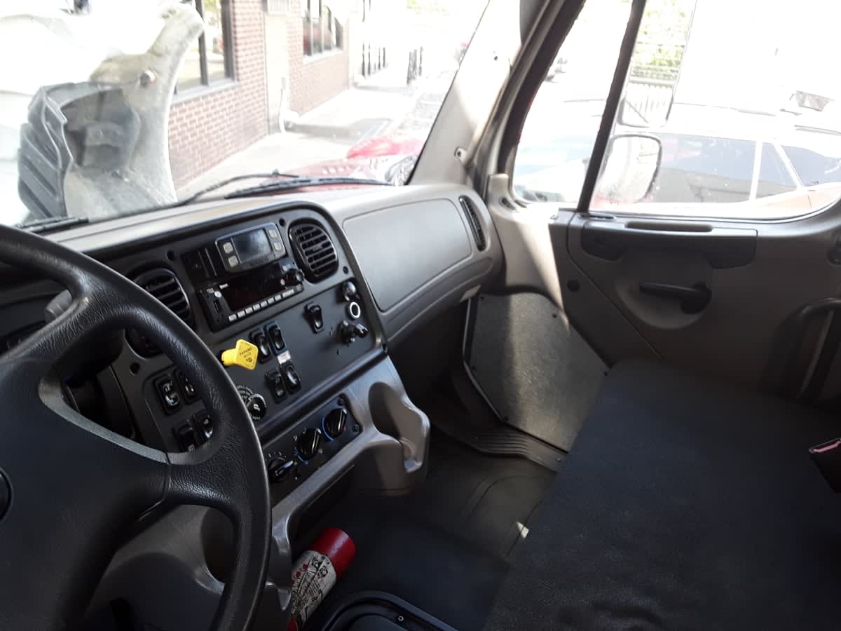 2022 Freightliner M2 106 in Kansas City, MO — photo 8