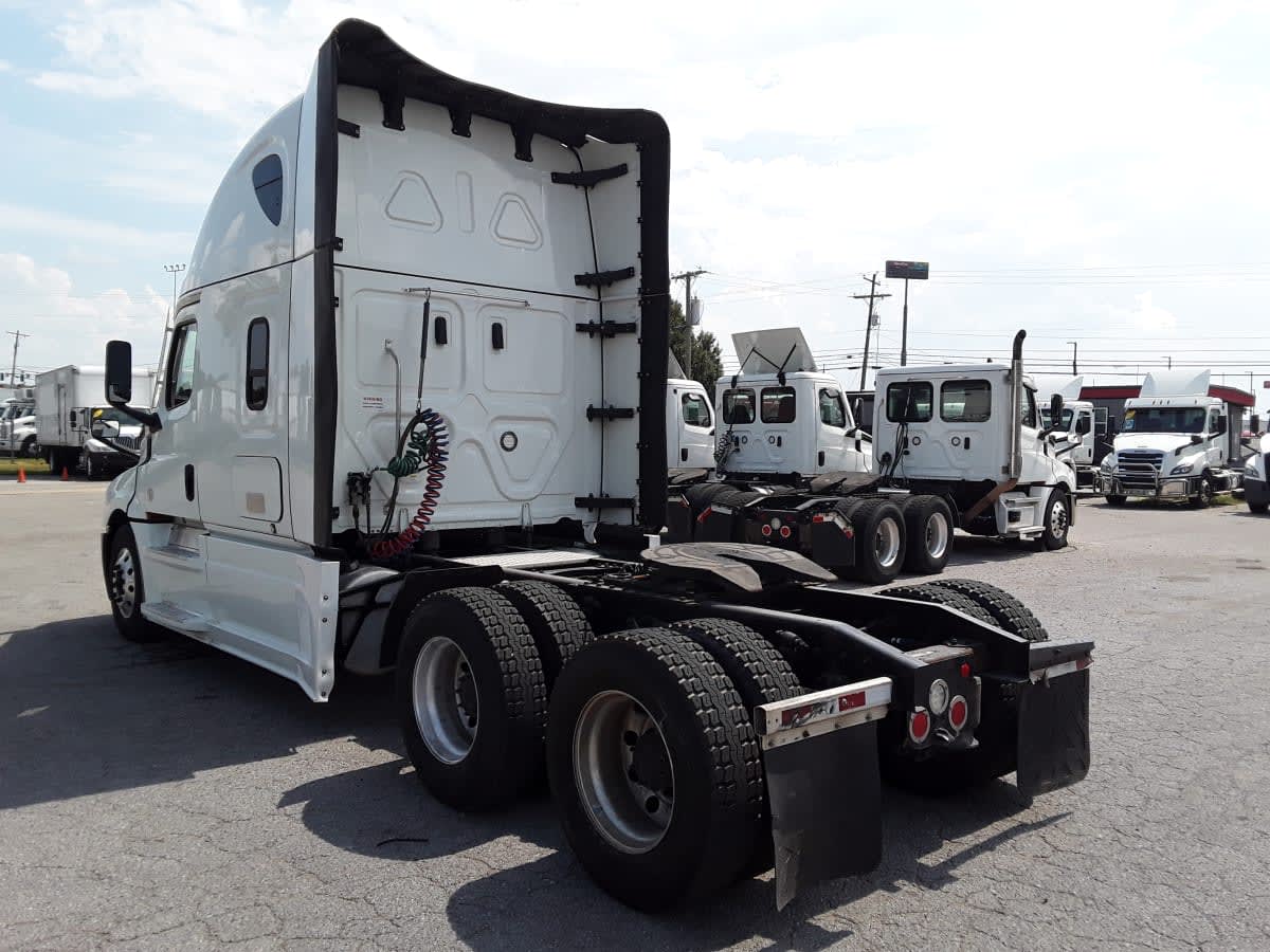2022 Freightliner Cascadia in La Vergne, TN — photo 6