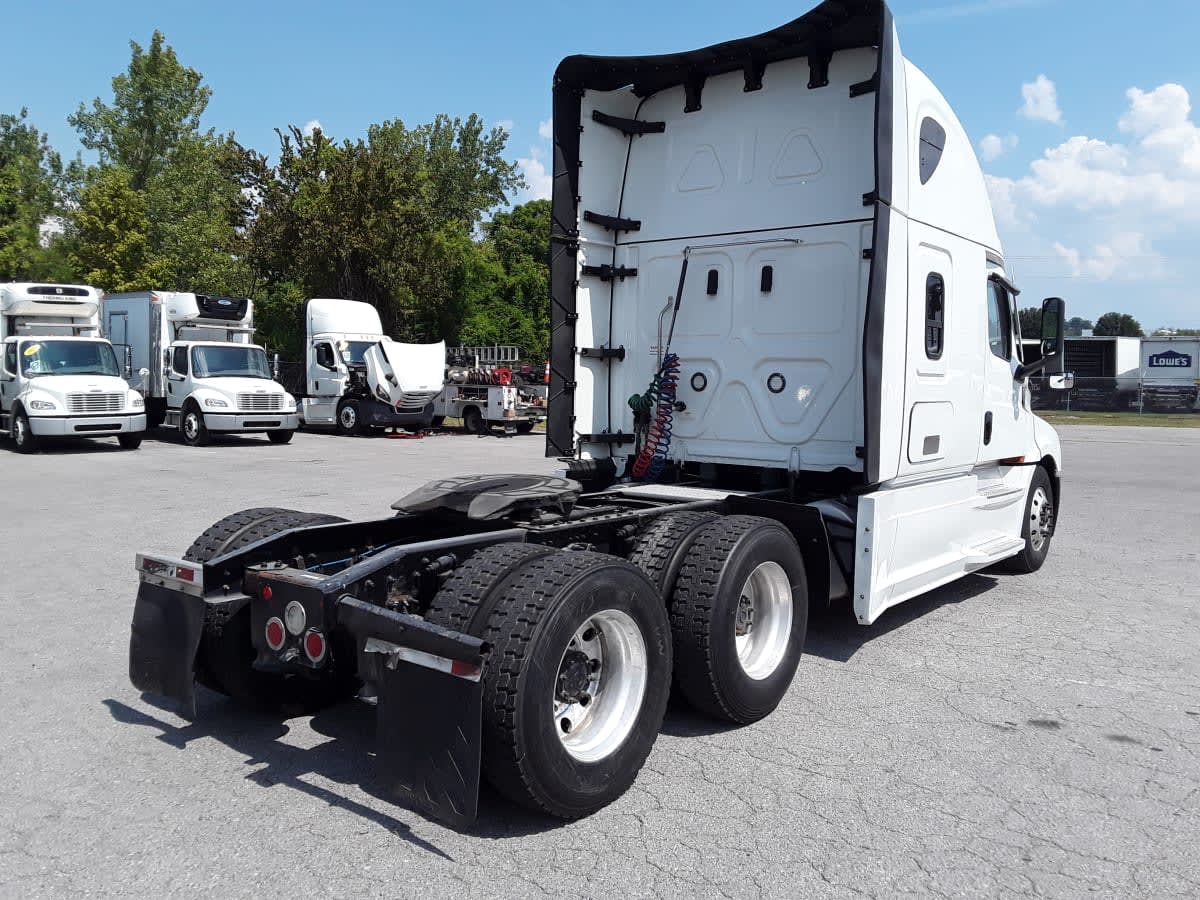 2022 Freightliner Cascadia in La Vergne, TN — photo 4