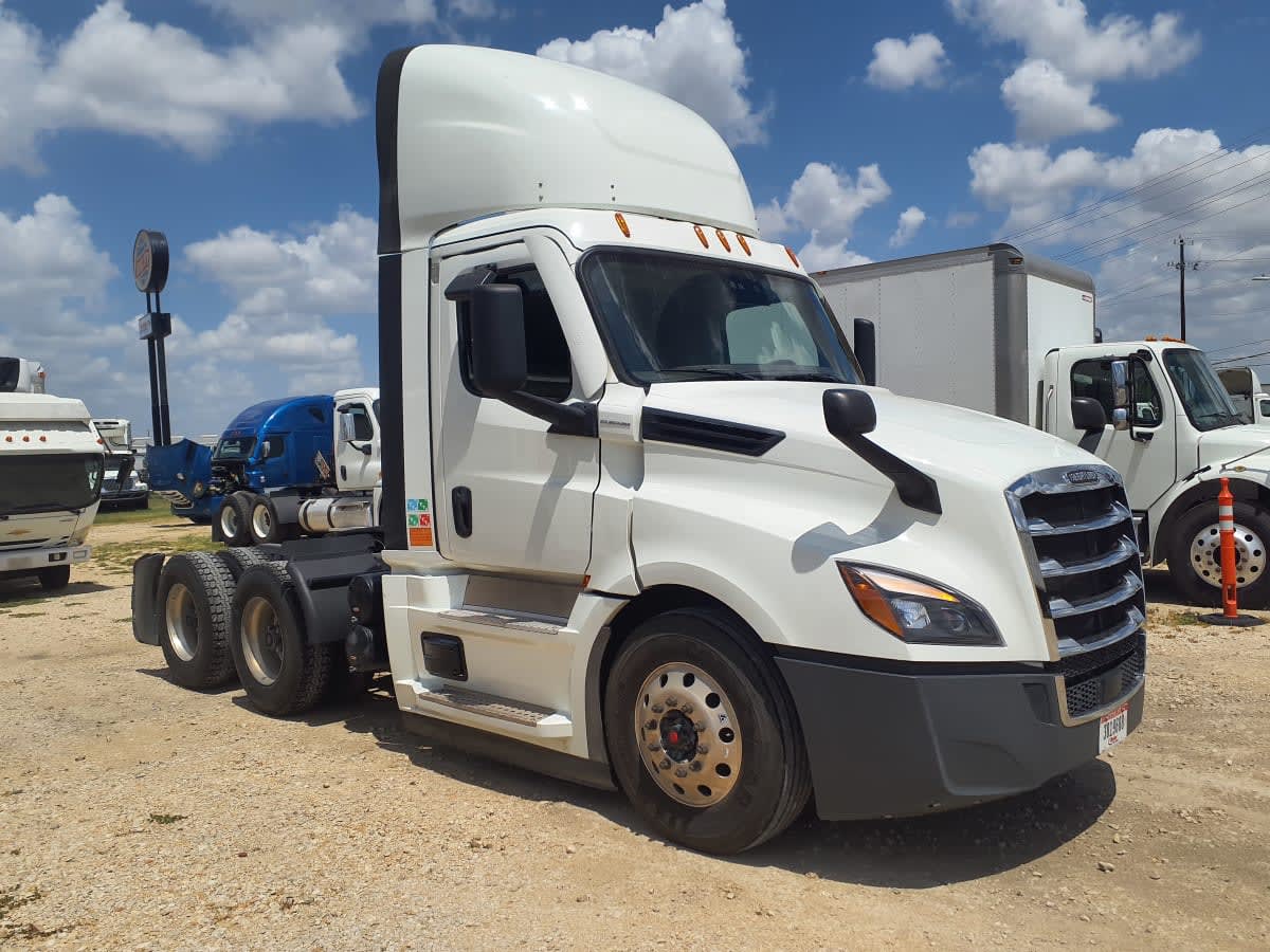2022 Freightliner Cascadia in Converse, TX