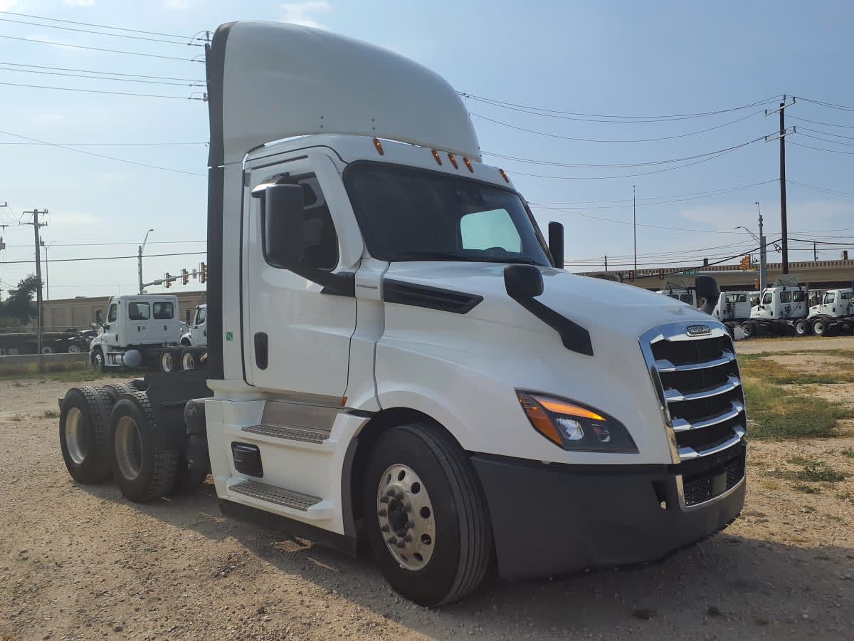 2022 Freightliner Cascadia in Converse, TX