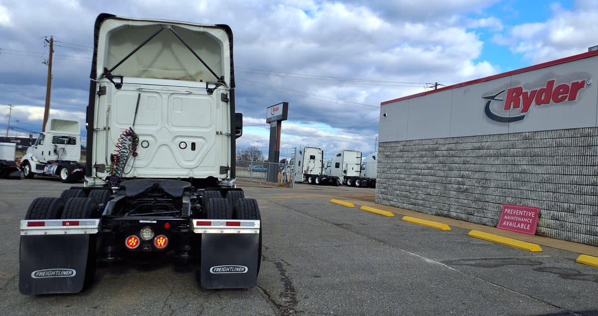 2022 Freightliner - image 5