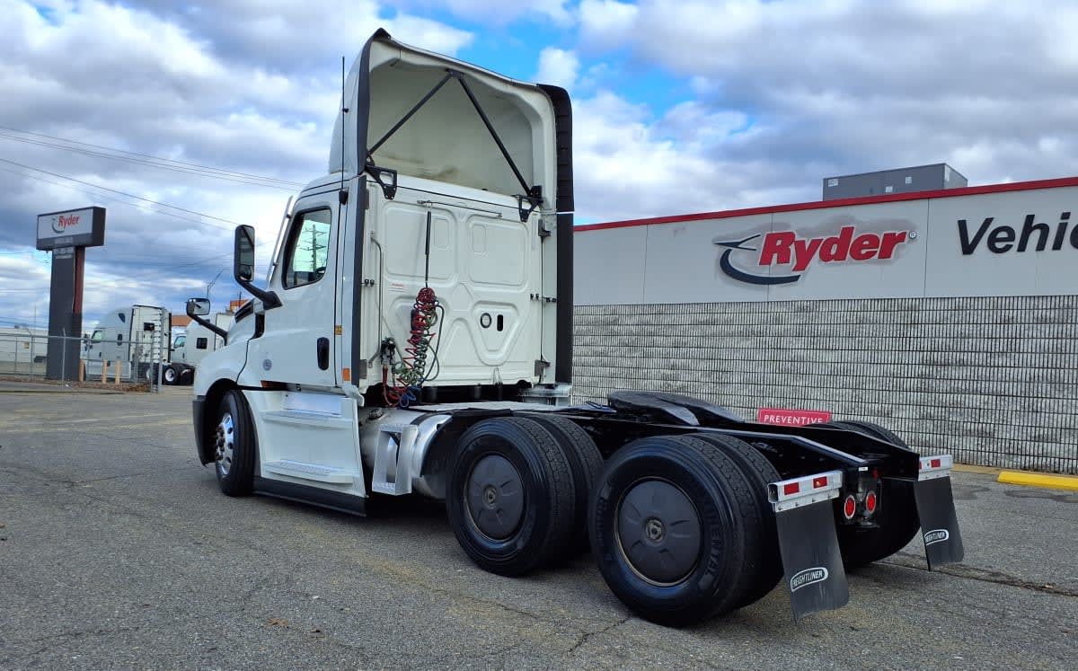 2022 Freightliner - image 6