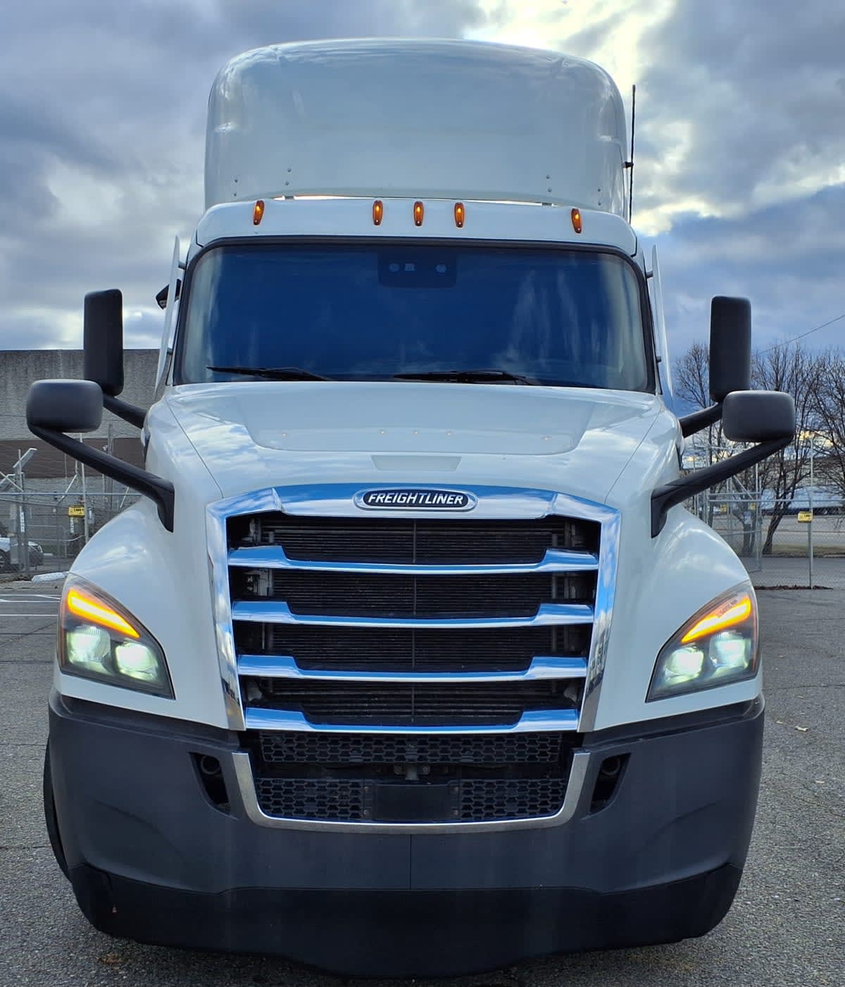 2022 Freightliner - image 2
