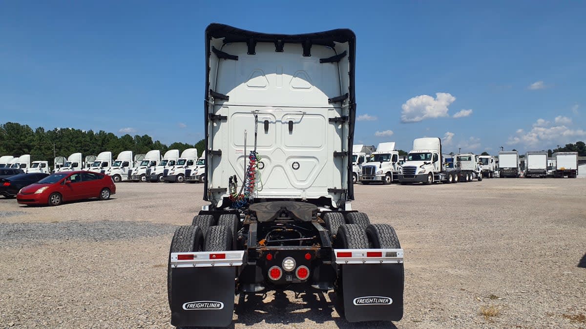 2022 Freightliner Cascadia in Birmingham, AL — photo 5