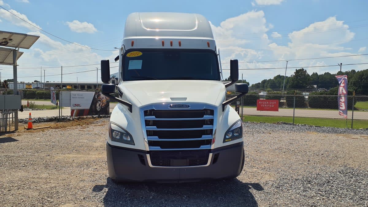 2022 Freightliner Cascadia in Birmingham, AL — photo 2