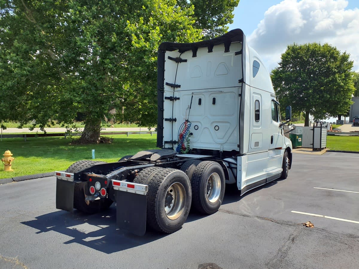 2022 Freightliner Cascadia in O'fallon, MO — photo 4
