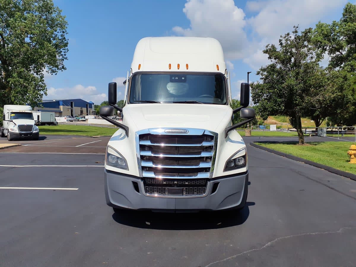 2022 Freightliner Cascadia in O'fallon, MO — photo 2