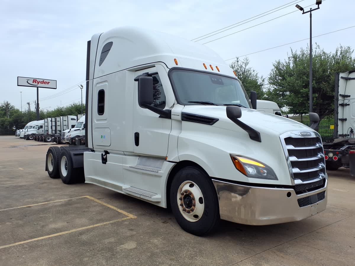 2021 Freightliner Cascadia in Houston, TX — photo 3