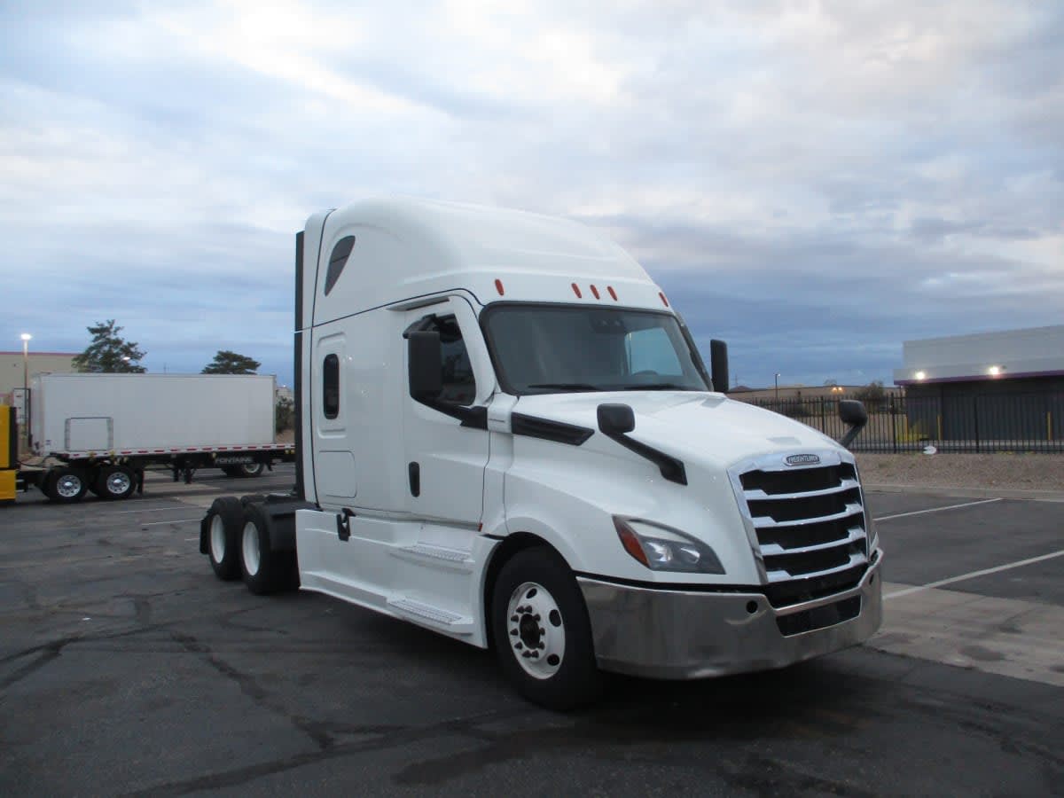 2021 Freightliner Cascadia in Commerce City, CO — photo 3