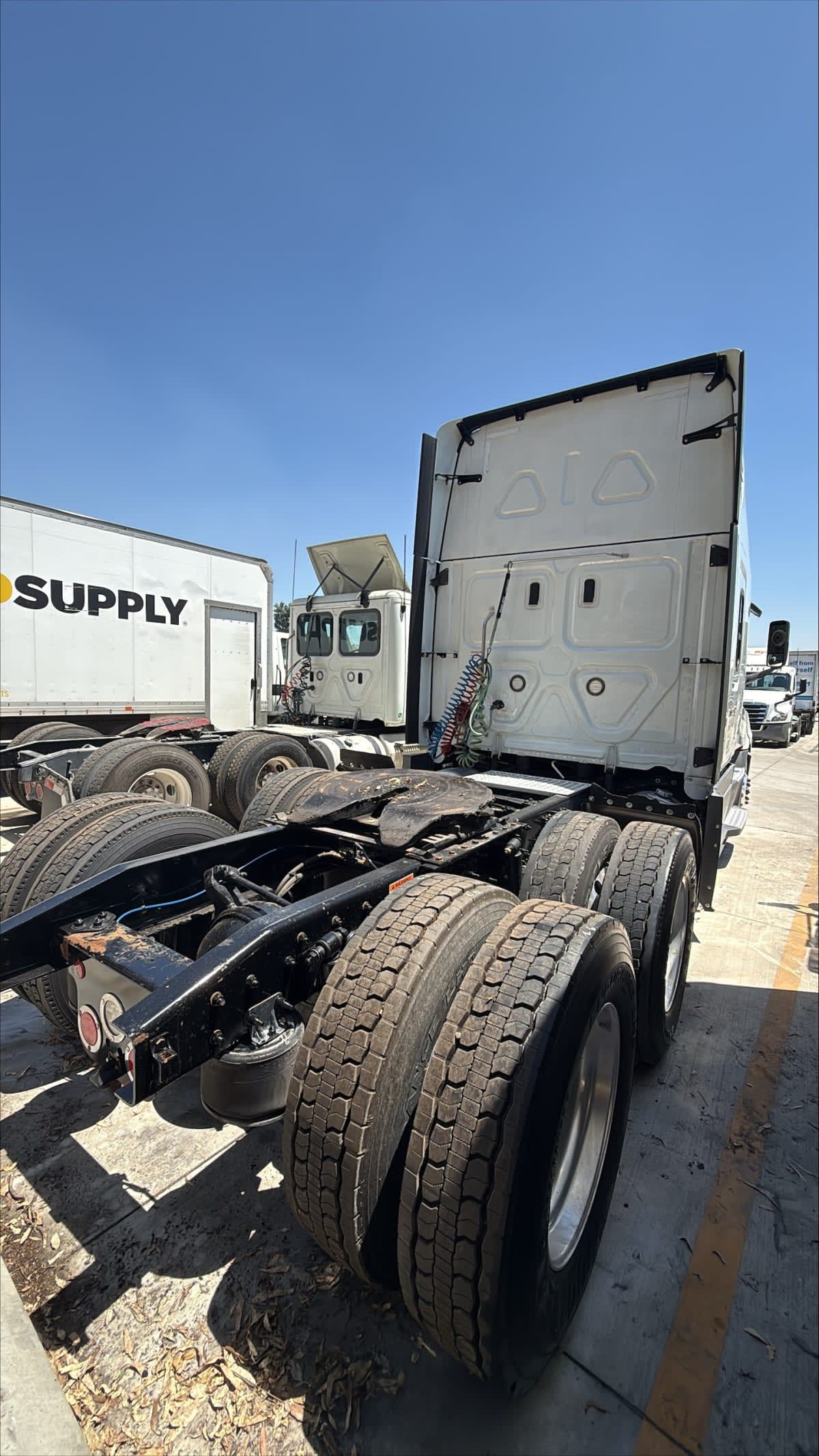 2022 Freightliner Cascadia in Fontana, CA — photo 5