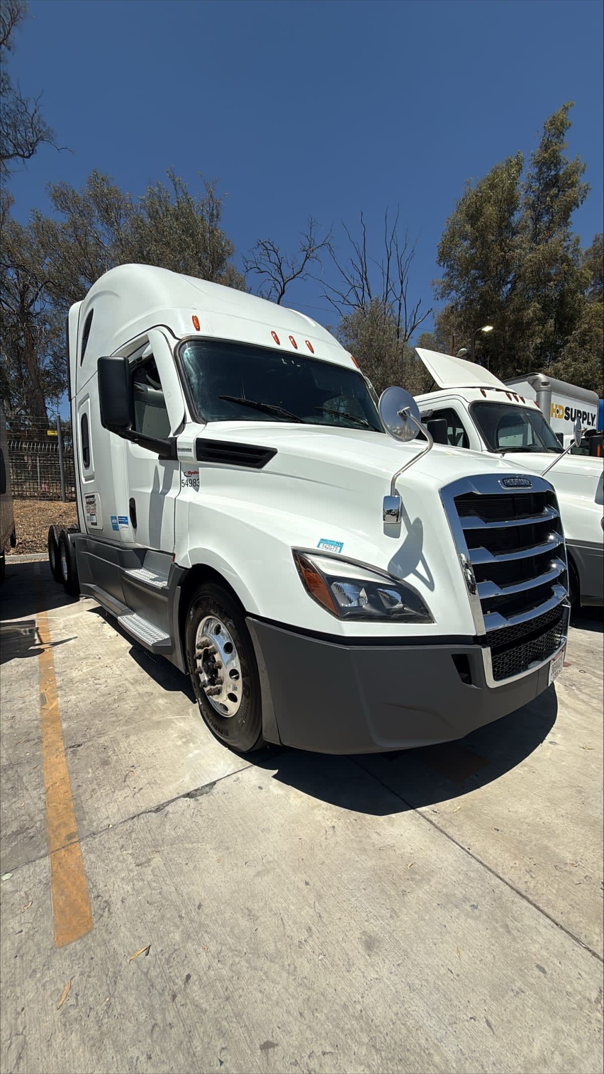 2022 Freightliner Cascadia in Fontana, CA