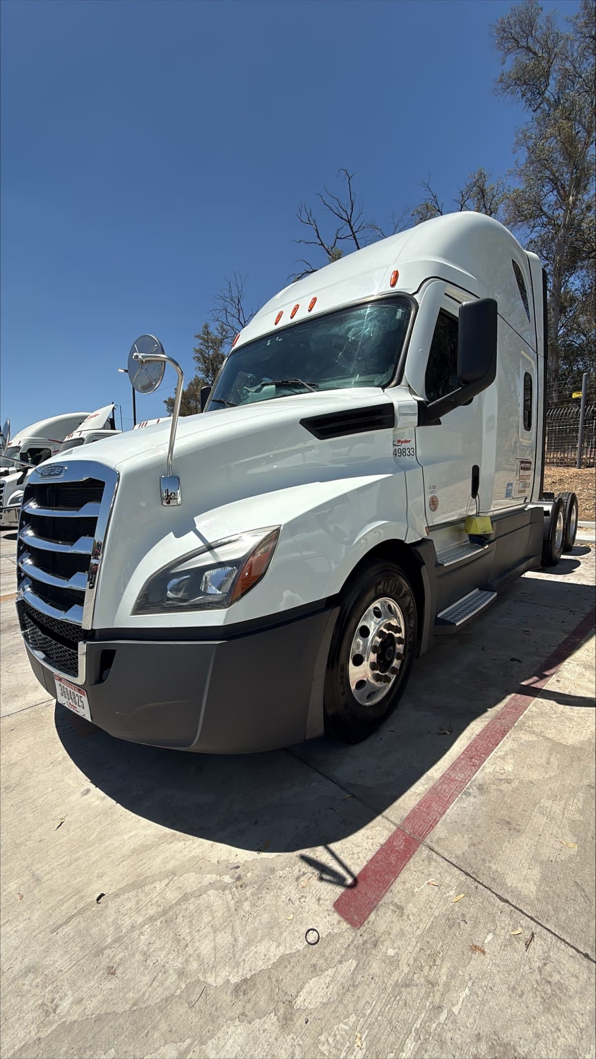 2022 Freightliner Cascadia in Fontana, CA — photo 3