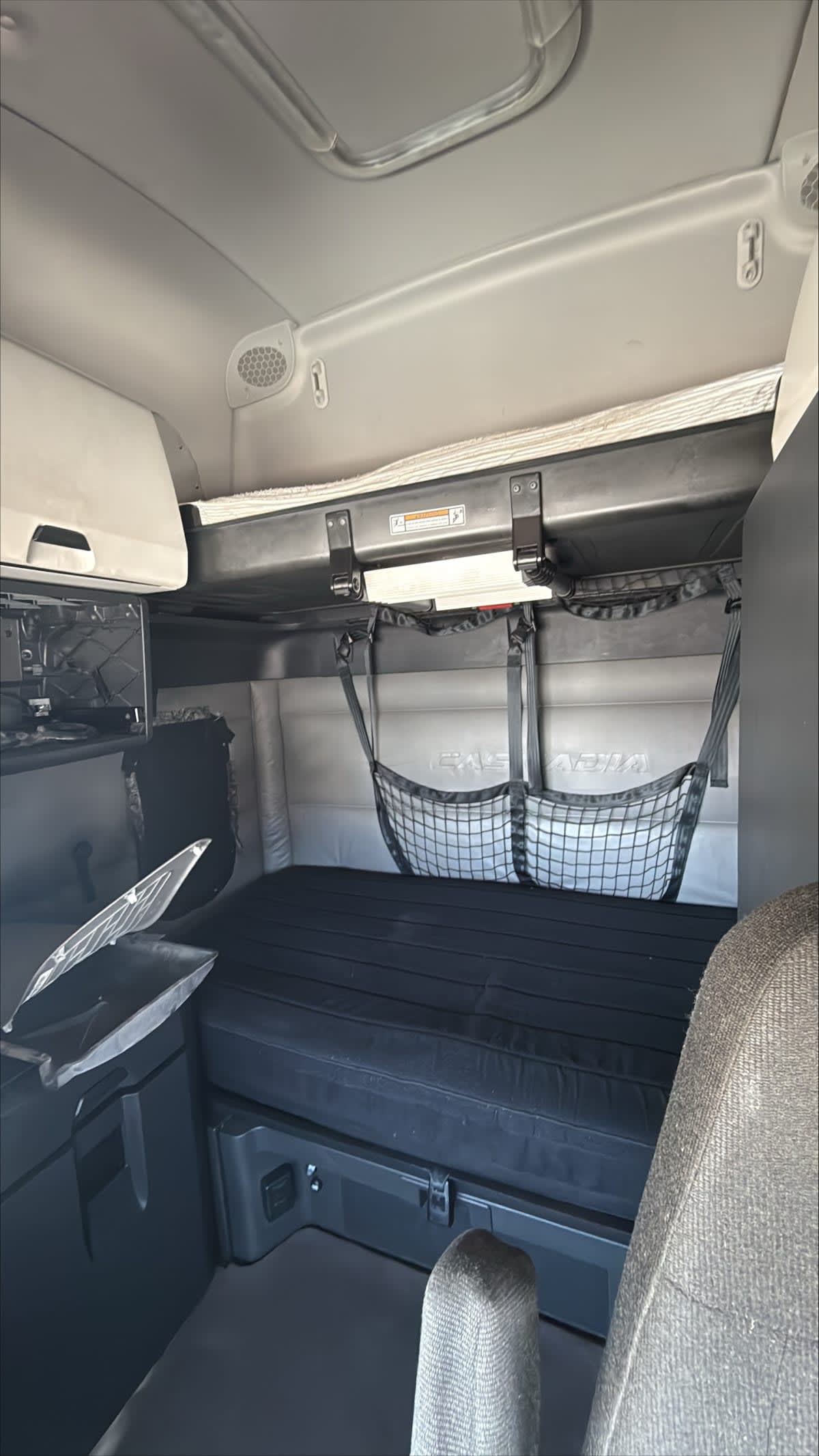 2022 Freightliner Cascadia in Fontana, CA — photo 8