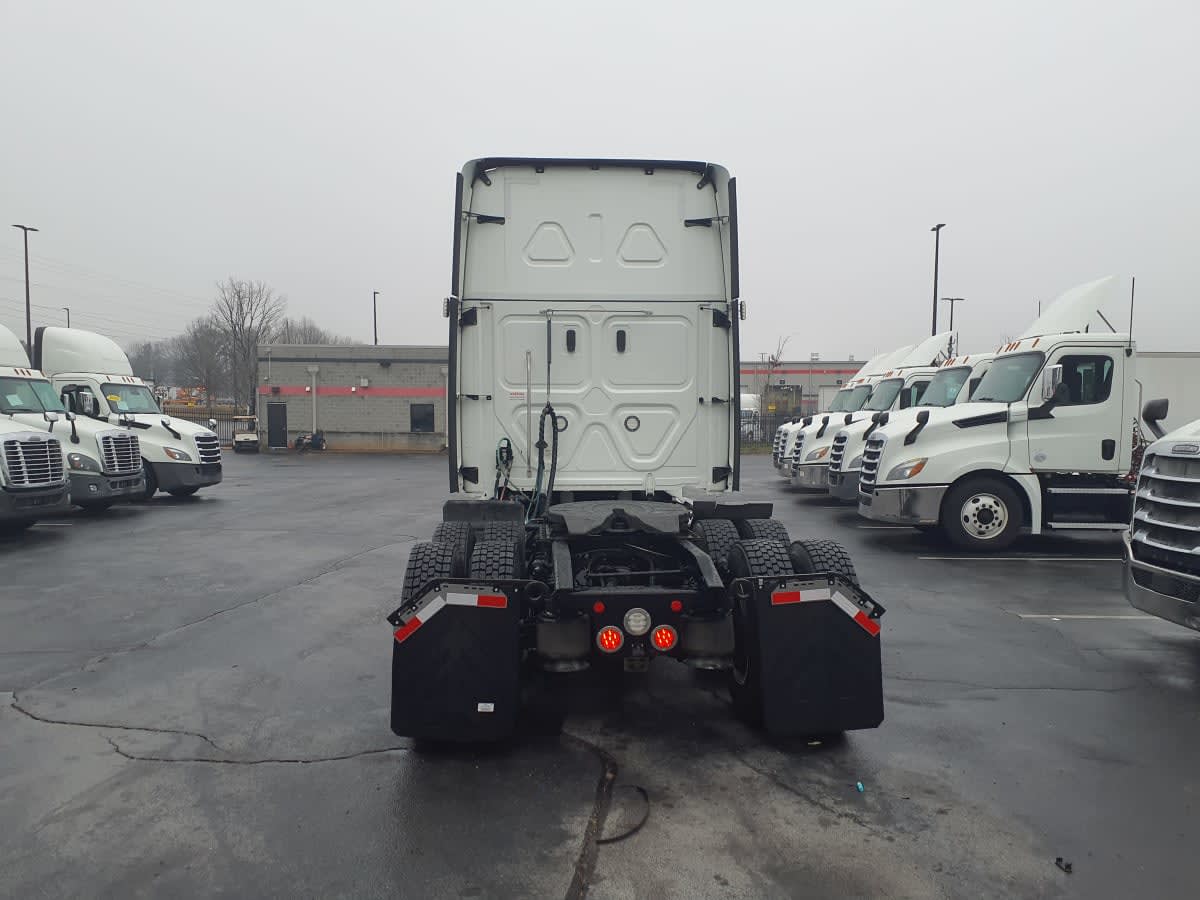 2022 Freightliner - image 5