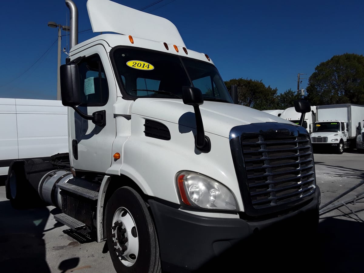 2014 Freightliner/Mercedes CASCADIA 113 551555