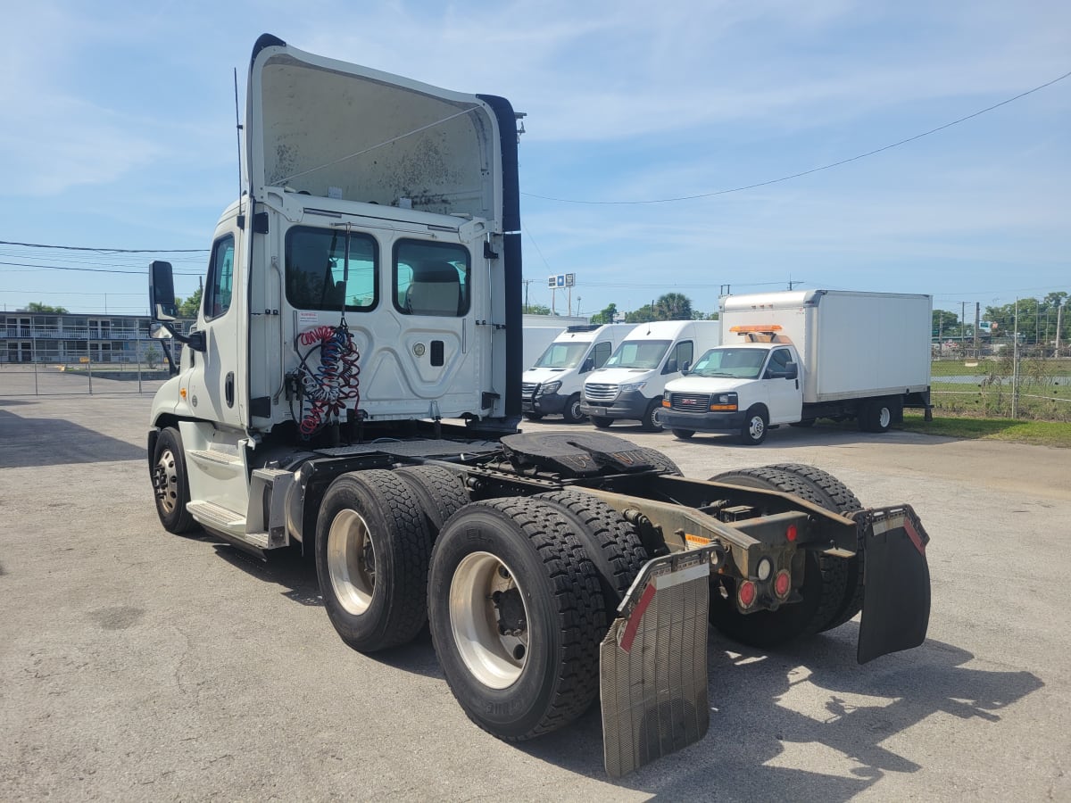 2014 Freightliner/Mercedes CASCADIA 125 551857