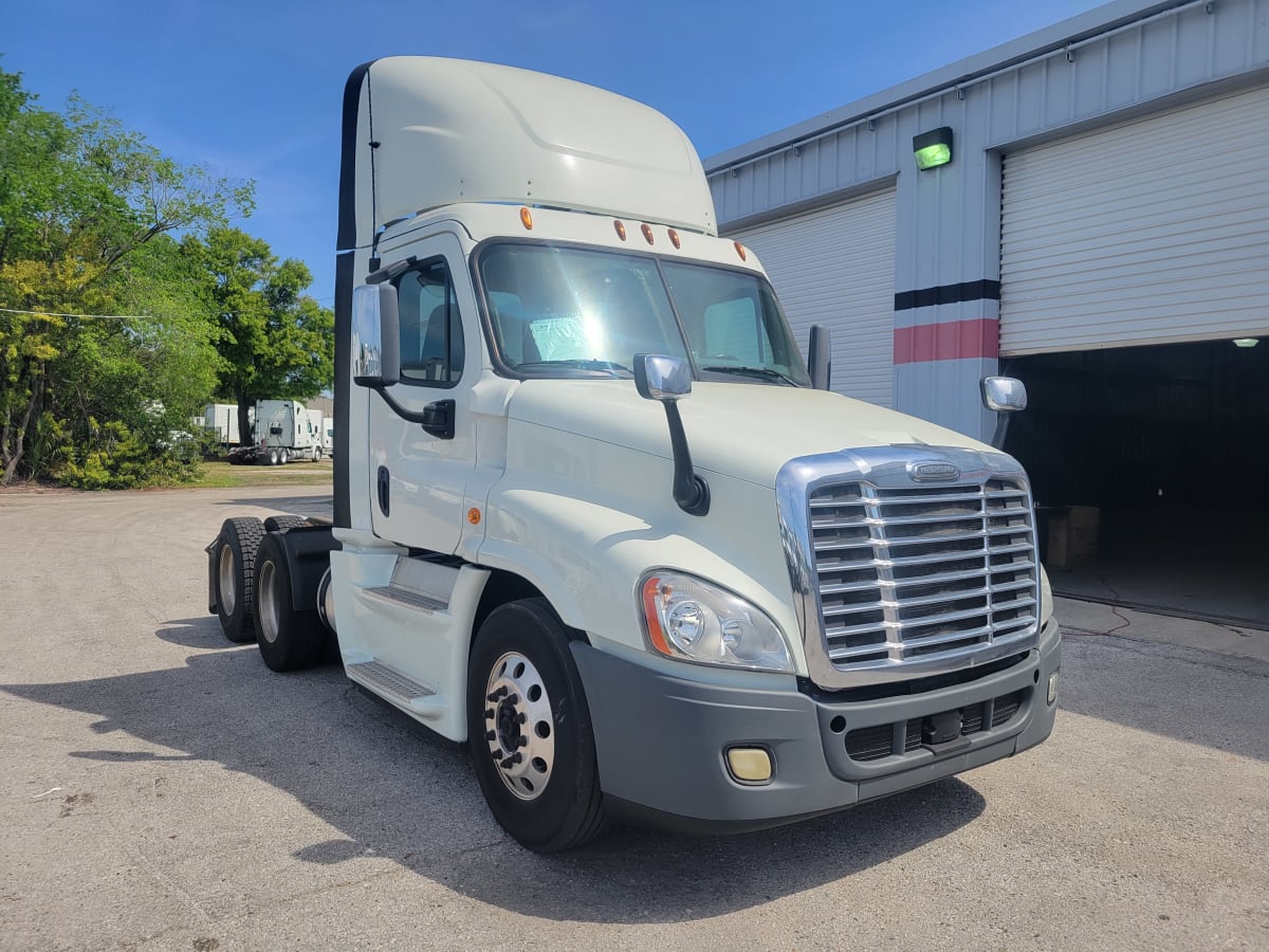 2014 Freightliner/Mercedes CASCADIA 125 551857