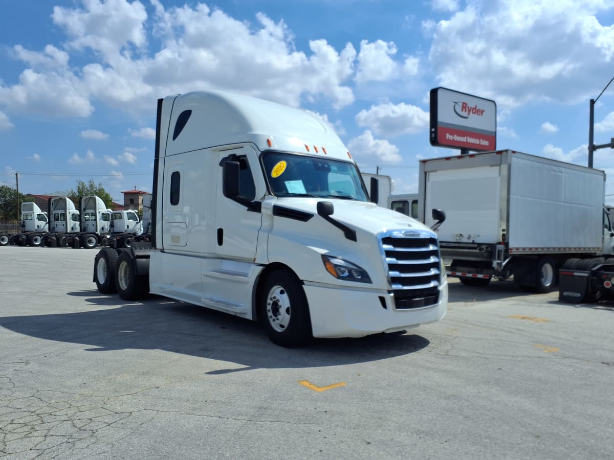 2022 Freightliner Cascadia in Fort Worth, TX — photo 3