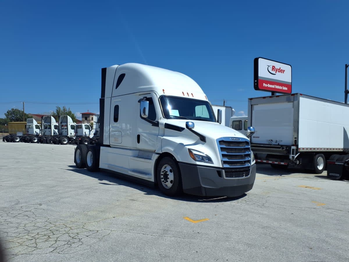 2022 Freightliner Cascadia in Fort Worth, TX — photo 3
