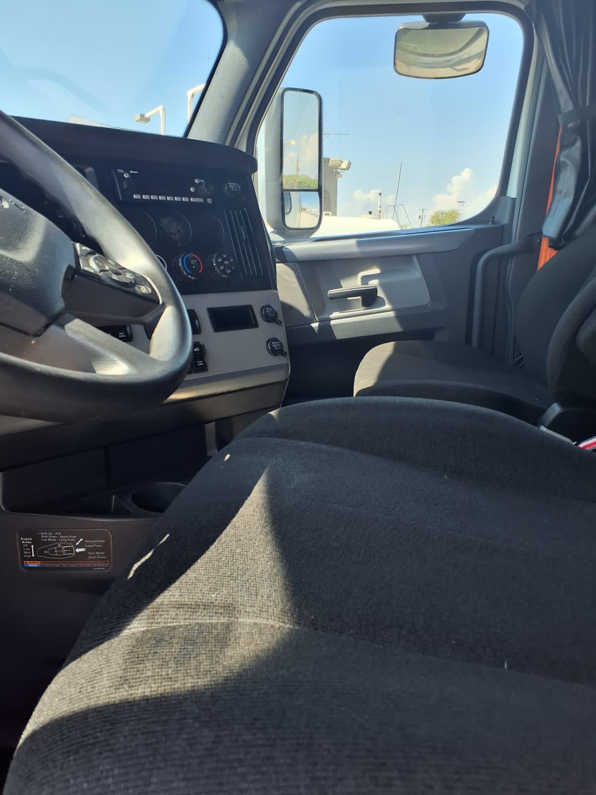 2022 Freightliner Cascadia in Fort Worth, TX — photo 7