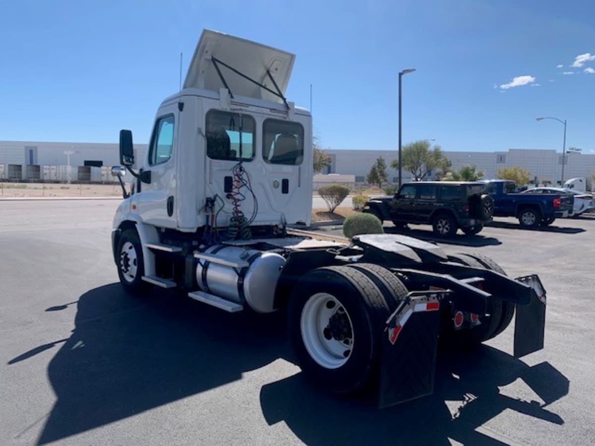 2015 Freightliner/Mercedes CASCADIA 113 556482