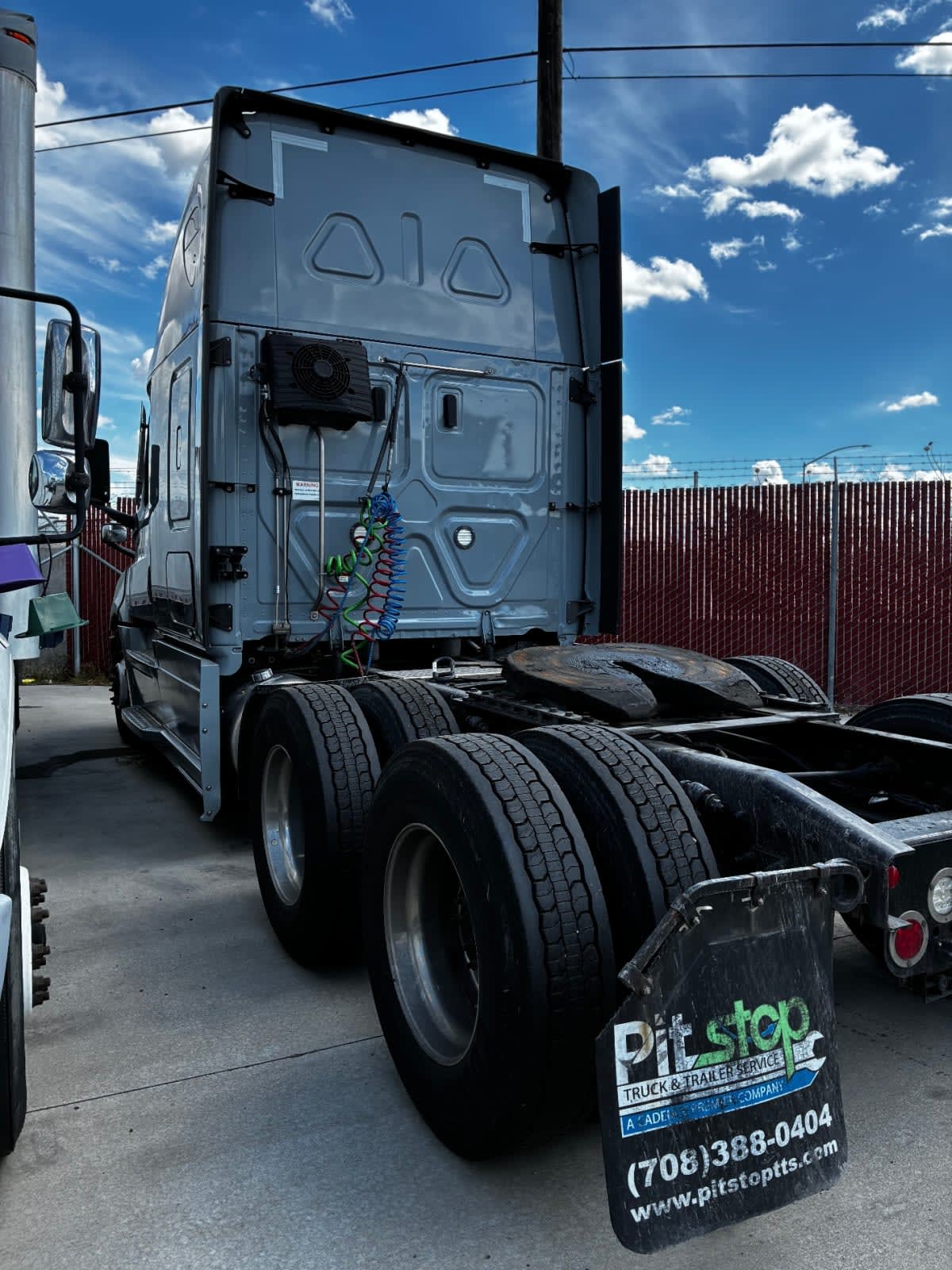 2022 Freightliner Cascadia in West Sacramento, CA — photo 6