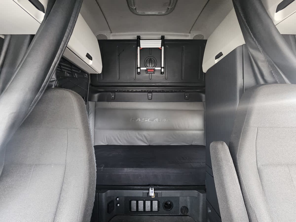 2022 Freightliner Cascadia in Orlando, FL — photo 8