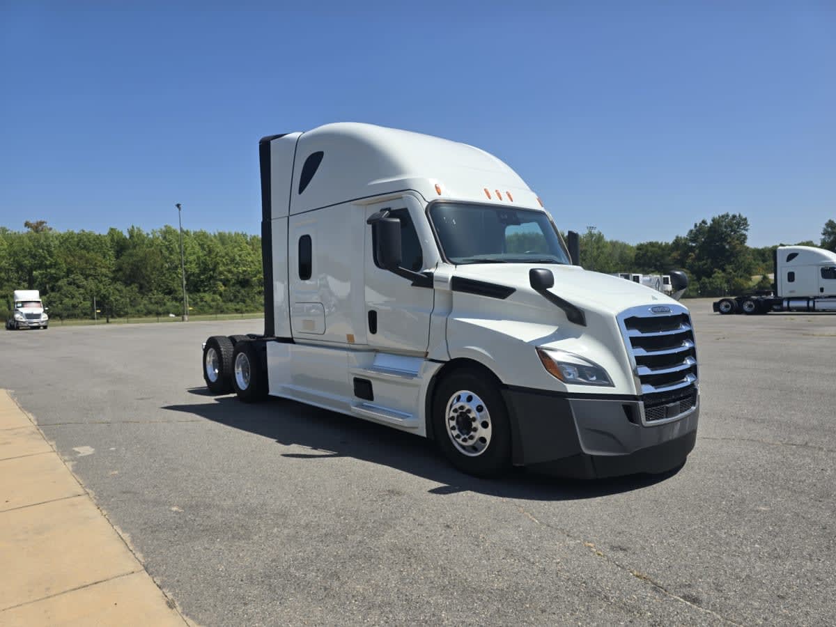 2022 Freightliner Cascadia in North Little Rock, AR — photo 3
