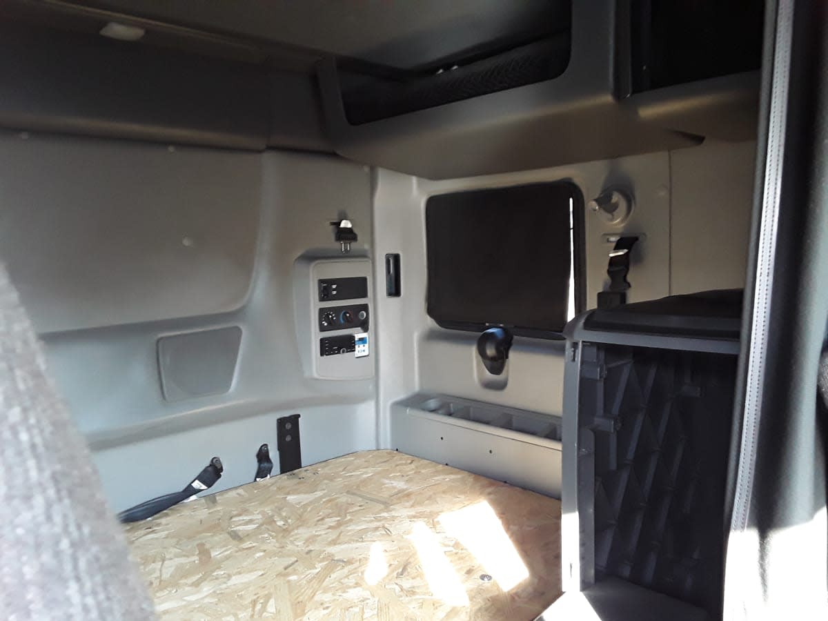 2022 International - image 12